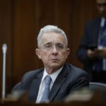 Juicio a Álvaro Uribe: Entre Amenazas, Dilaciones y Manipulación de la Justicia
