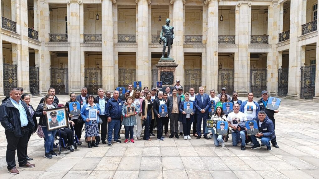 Congreso aprueba ley que honra a los cadetes víctimas del atentado en la Escuela General Santander