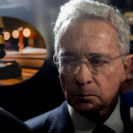 Álvaro Uribe es condenado a 12 años de prisión.