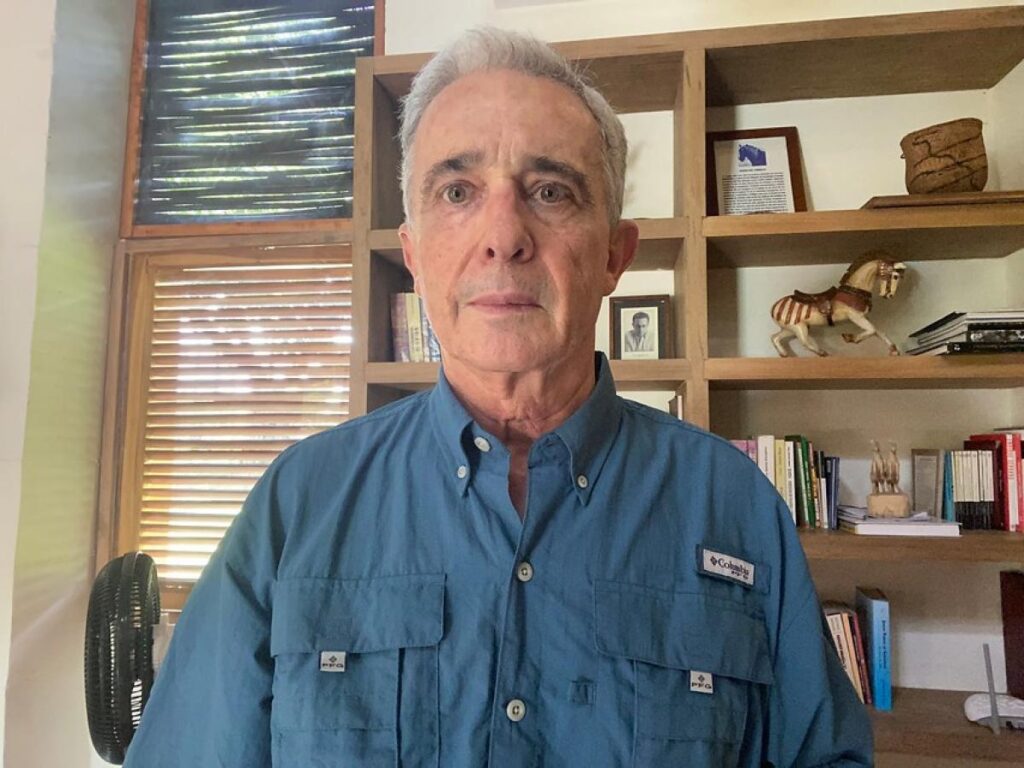 Los detalles de la detención domiciliaria de Álvaro Uribe