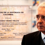 Piden retirar placa de Álvaro Uribe del Congreso de la República.