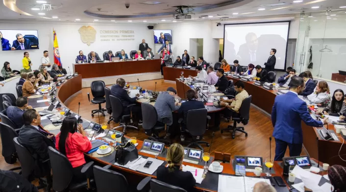 Comisión Primera revive la “mesada 14” para docentes.