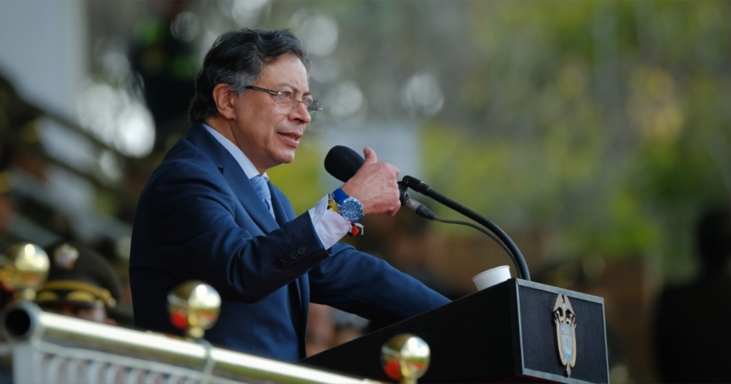 “Ni un paso atrás y jamás de rodillas”: Petro tras inclusión el la Lista Clinton