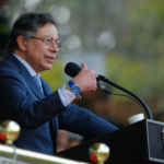 “Ni un paso atrás y jamás de rodillas”: Petro tras inclusión el la Lista Clinton